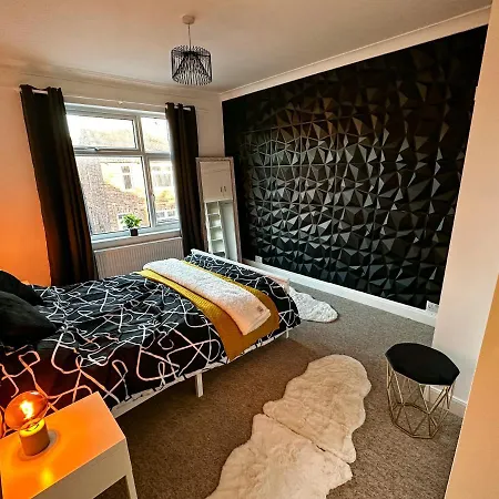 Entire Home/free Parking /racecourse Apartman *