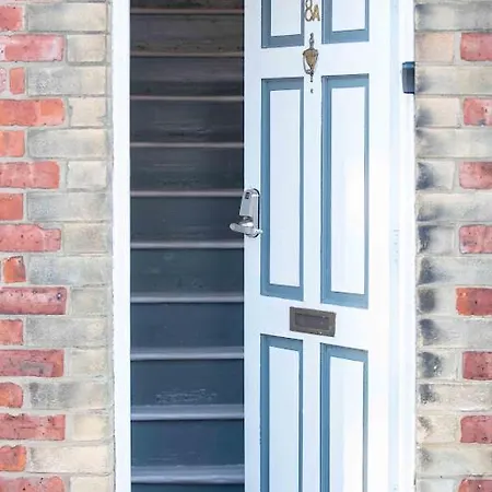 Entire Home/free Parking /racecourse York