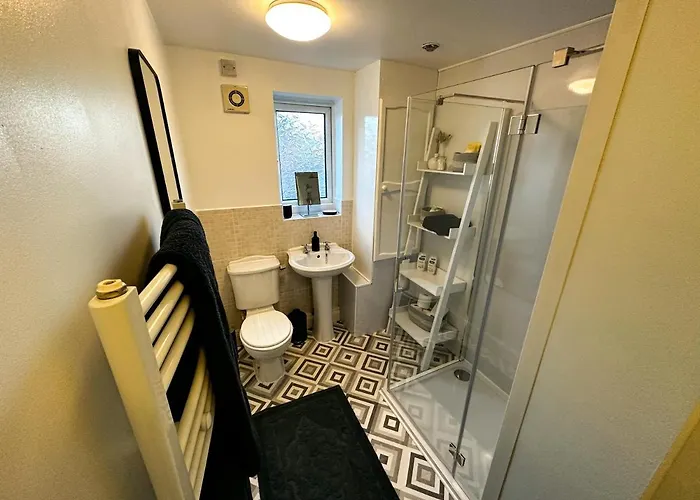 Entire Home/free Parking /racecourse Apartman