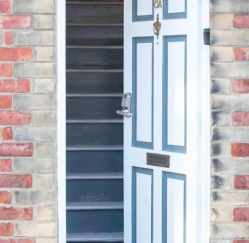 Entire Home/free Parking /racecourse York