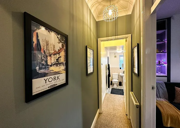 Entire Home/free Parking /racecourse Apartman York